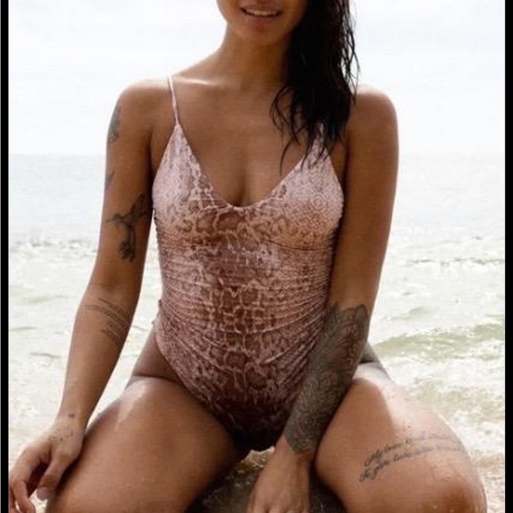 Mai Underwear Deluxe Bodysuit in Sand Boa